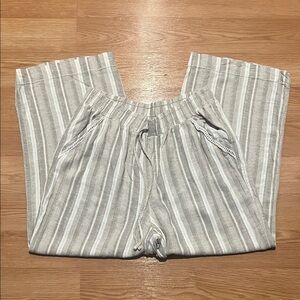 Briggs linen tan and white pants